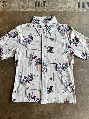 (XS/S) Mens Vintage 70s S/S Disco Shirt. Light Gray, Blue & Wine w/ Flowers  and Boxes. Never Worn.