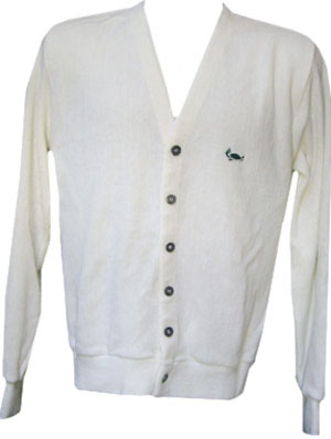 M) Super soft vintage men's cardigan. Ivory white. Turtle applique ...