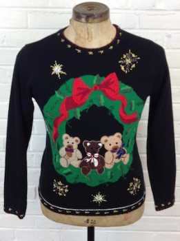 (mens L) 3 teddy bears in a big wreath, with a shiny red bow Christmas Sweater
