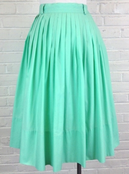 (28" waist) Women's Vintage 50's Pleated Skirt in Mint Green.