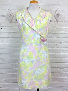 (XS) Women's Vintage 60's Shift Dress. Pastel Floral w/ Pleated Collar & Matching Bow.