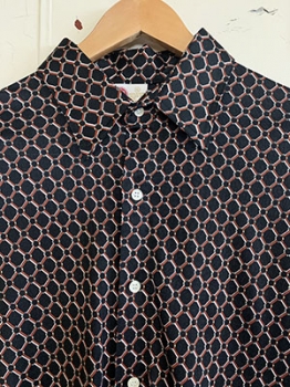 (M) Mens Vintage 70s Shirt. Black w/Rust & Off-White Trippy Lattice Print.