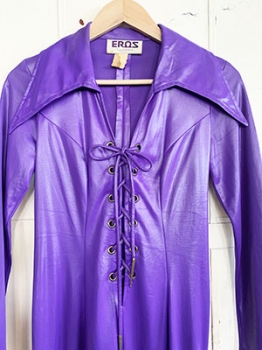 (S-M) Unisex mens or womens Vintage 70s Nylon Jumpsuit. Shiny Purple w/ Huge Dagger Collar!