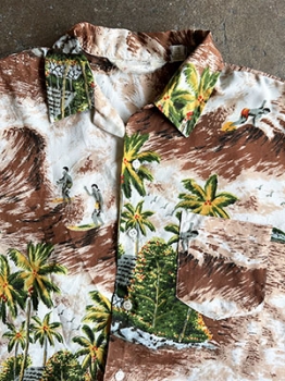(L) Mens Vintage Hawaiian Shirt. Shades of Brown,Green,Yellow & Red w/Palm Trees and Surfers!