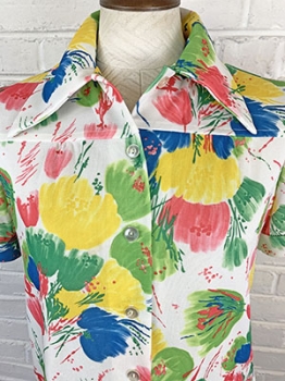 (L) Women's Vintage 70's Shirt Sleeve Disco Top. White w/ Pink, Blue, Green & Yellow Flowers!