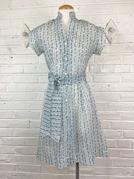 (XS/S) Womens Vintage 40s/50s Nylon Sheer Dress. White w/ Blue Flowers & Vines.